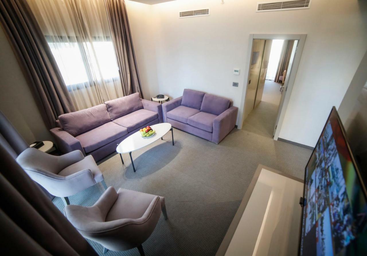 Rawsheh 51 Hotel Бейрут Екстериор снимка